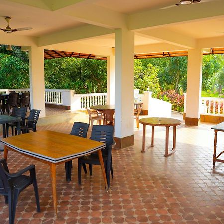 Bana The Wild Waters Hotel Muduvadi Luaran gambar