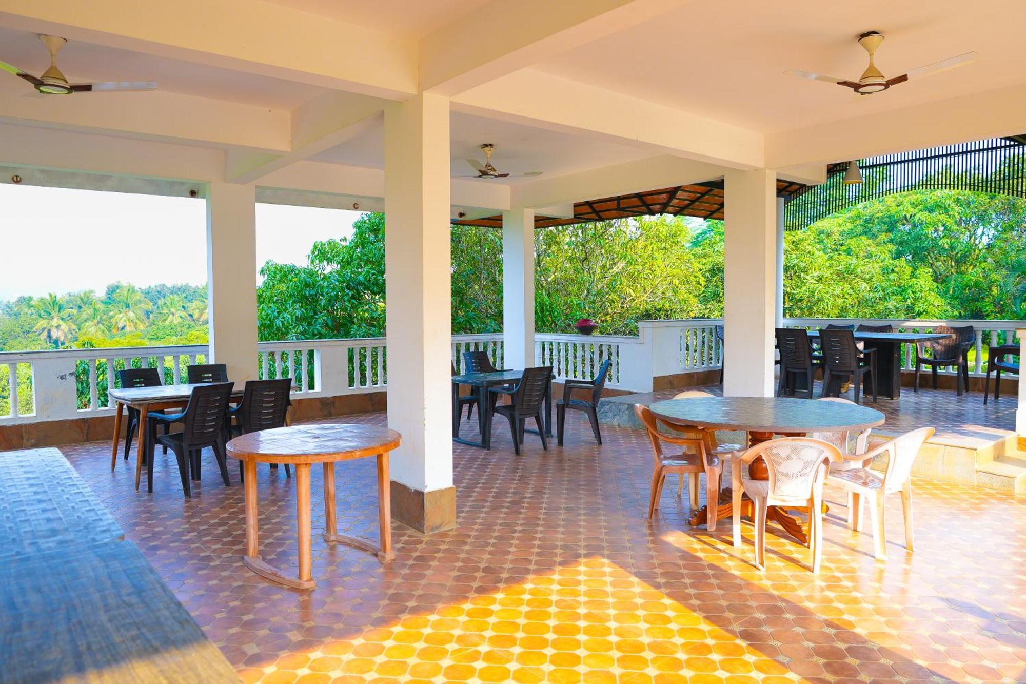 Bana The Wild Waters Hotel Muduvadi Luaran gambar