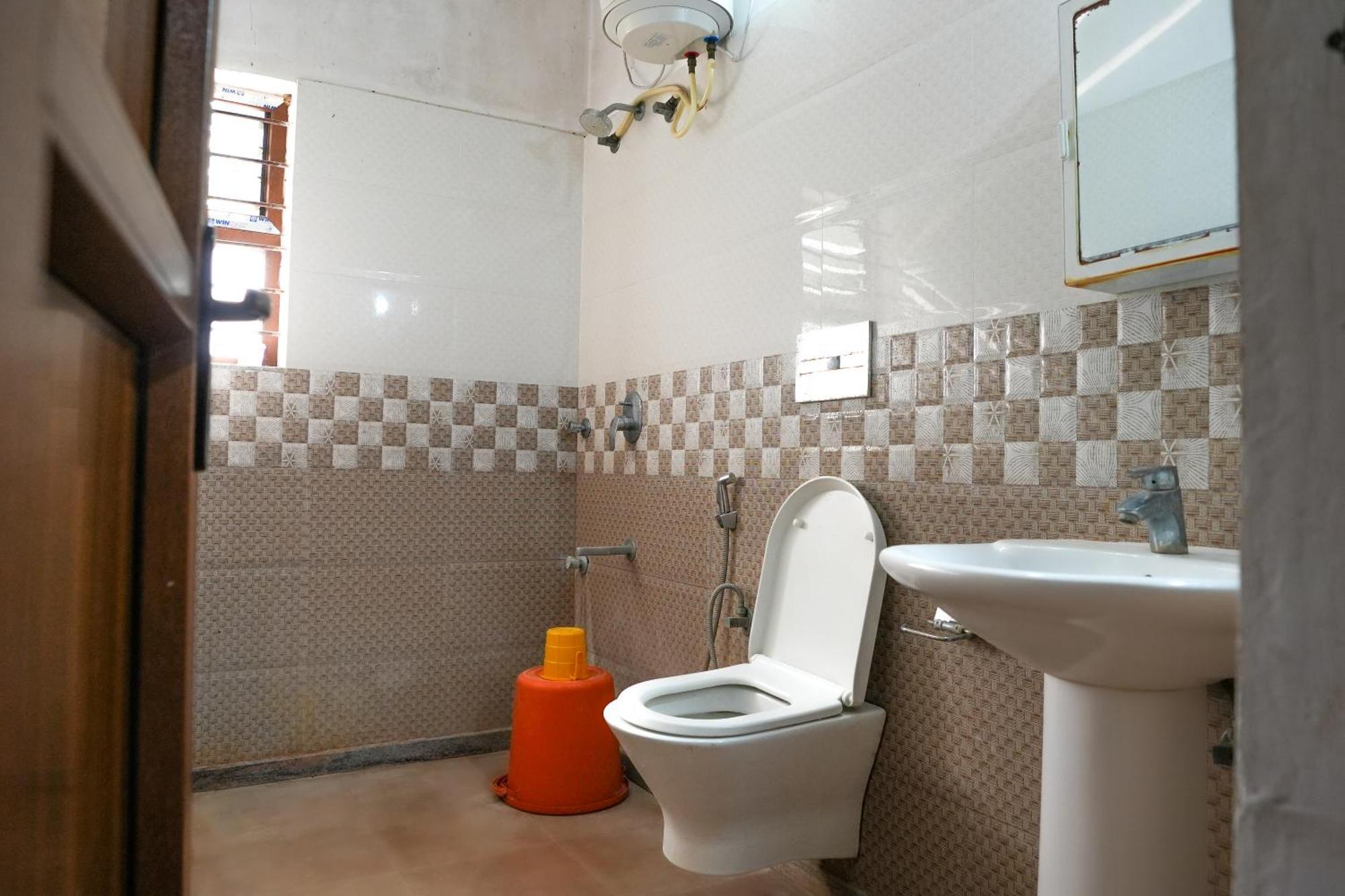 Bana The Wild Waters Hotel Muduvadi Luaran gambar